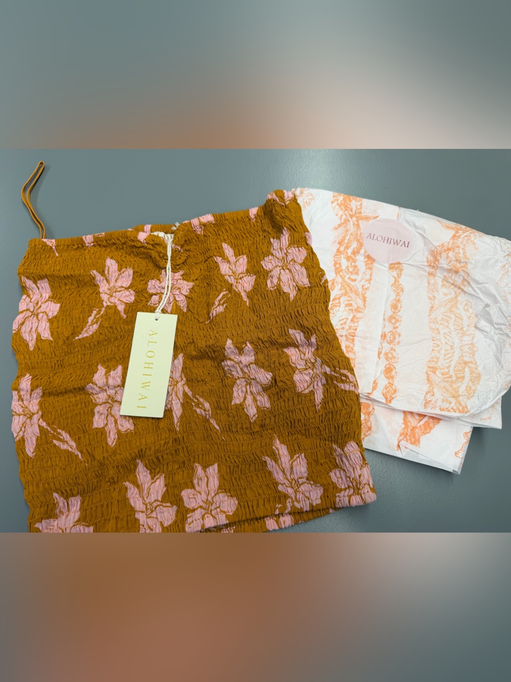 BNWT Alohiwai Tube Top